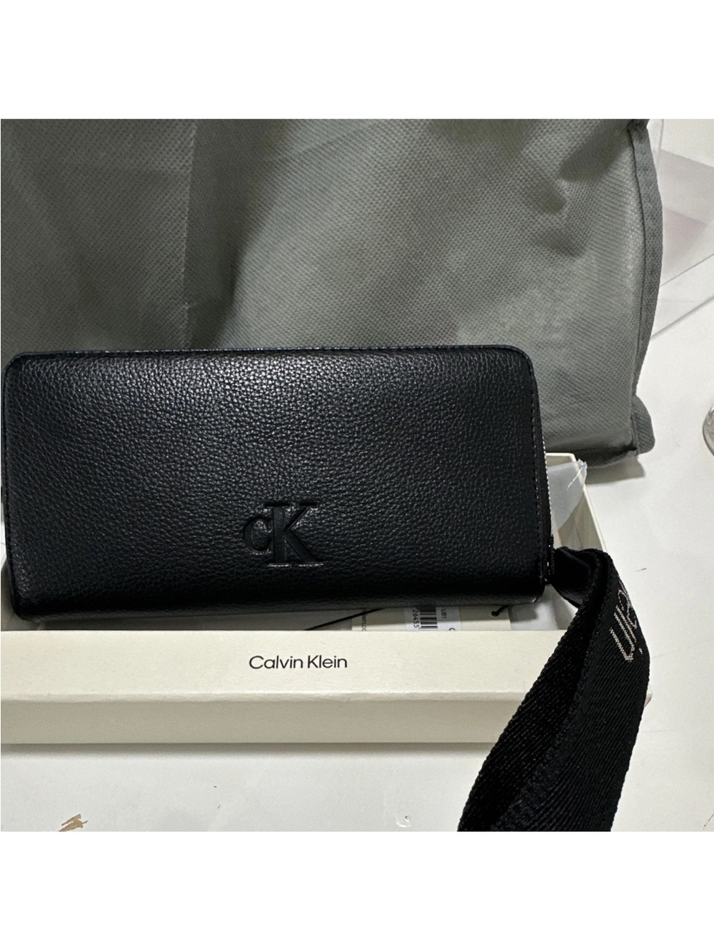 Calvin Klein Black Pebbled Leather Zip Card Holder